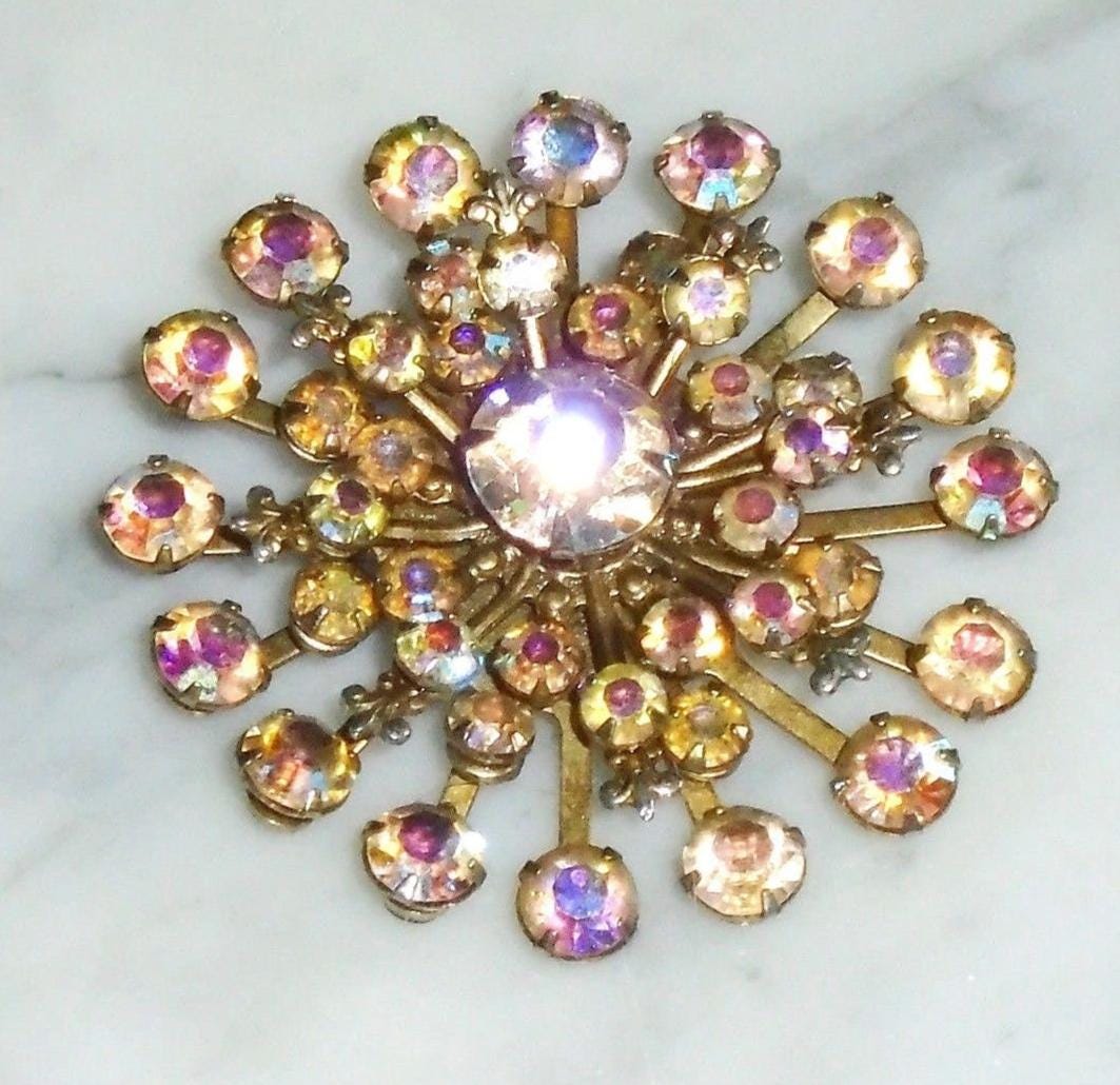 Aura Borealis Strass Brosche Schöne Vintage Gold Ton Art Deco - 40 Steine von BooksShop