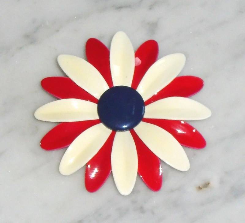 Gänseblümchen Blumen Brosche Vintage Metall Rot, Blau & Weiß ~ Unsigniert von BooksShop