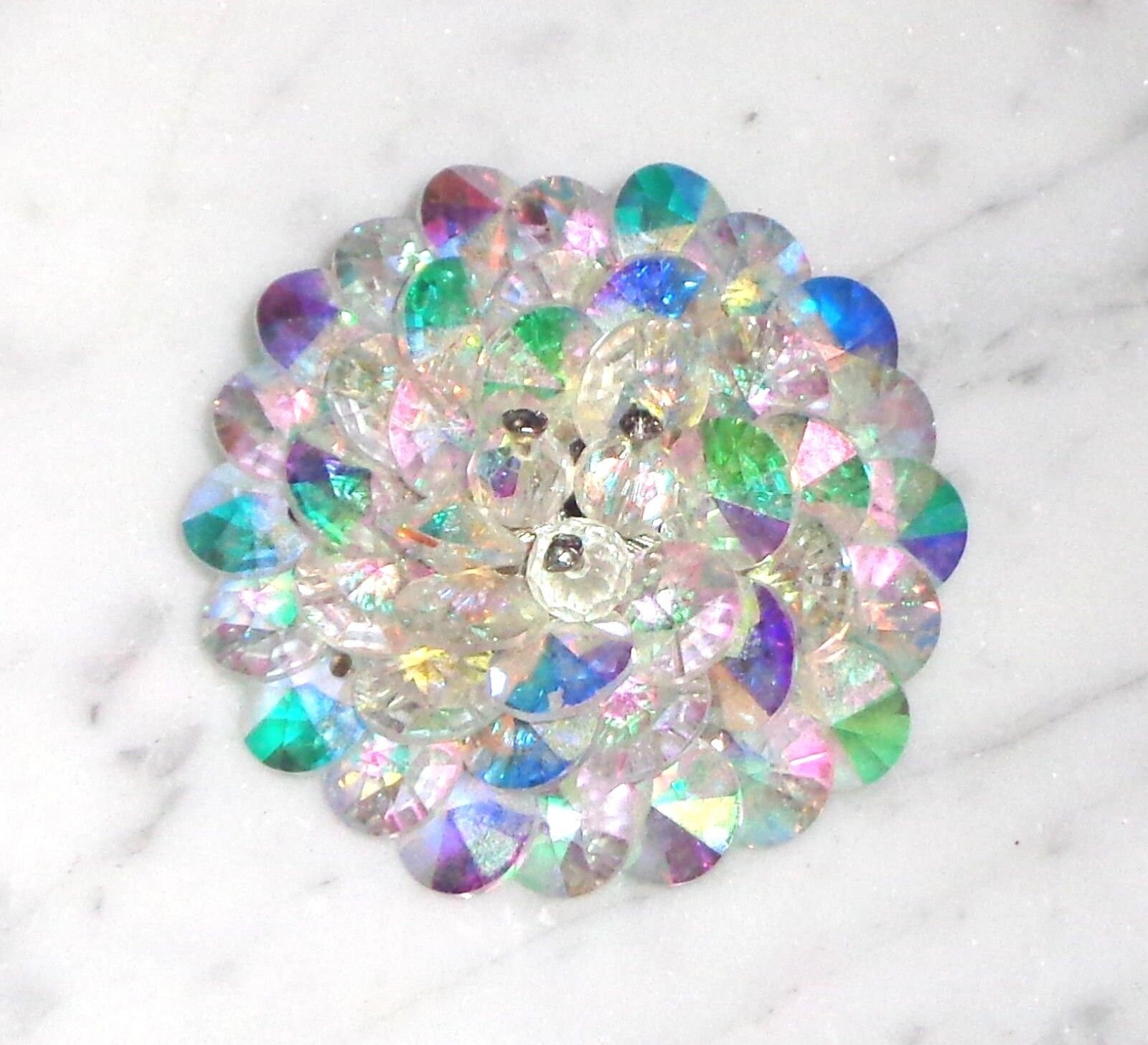 Schillernde Brosche Aurora Borealis Perlen 2 Zoll Vintage Silber Ton Metall von BooksShop