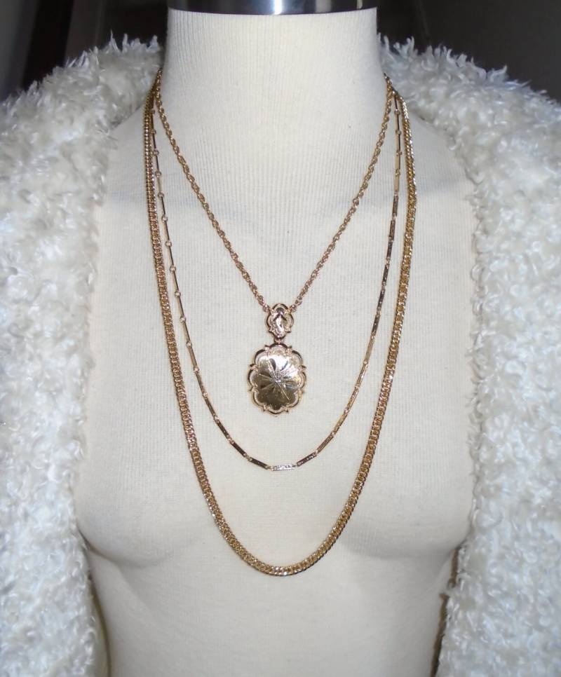 Schöne Anhänger Halskette Vintage 3 Strang Gold Tone Metal Kette - Unsigniert von BooksShop