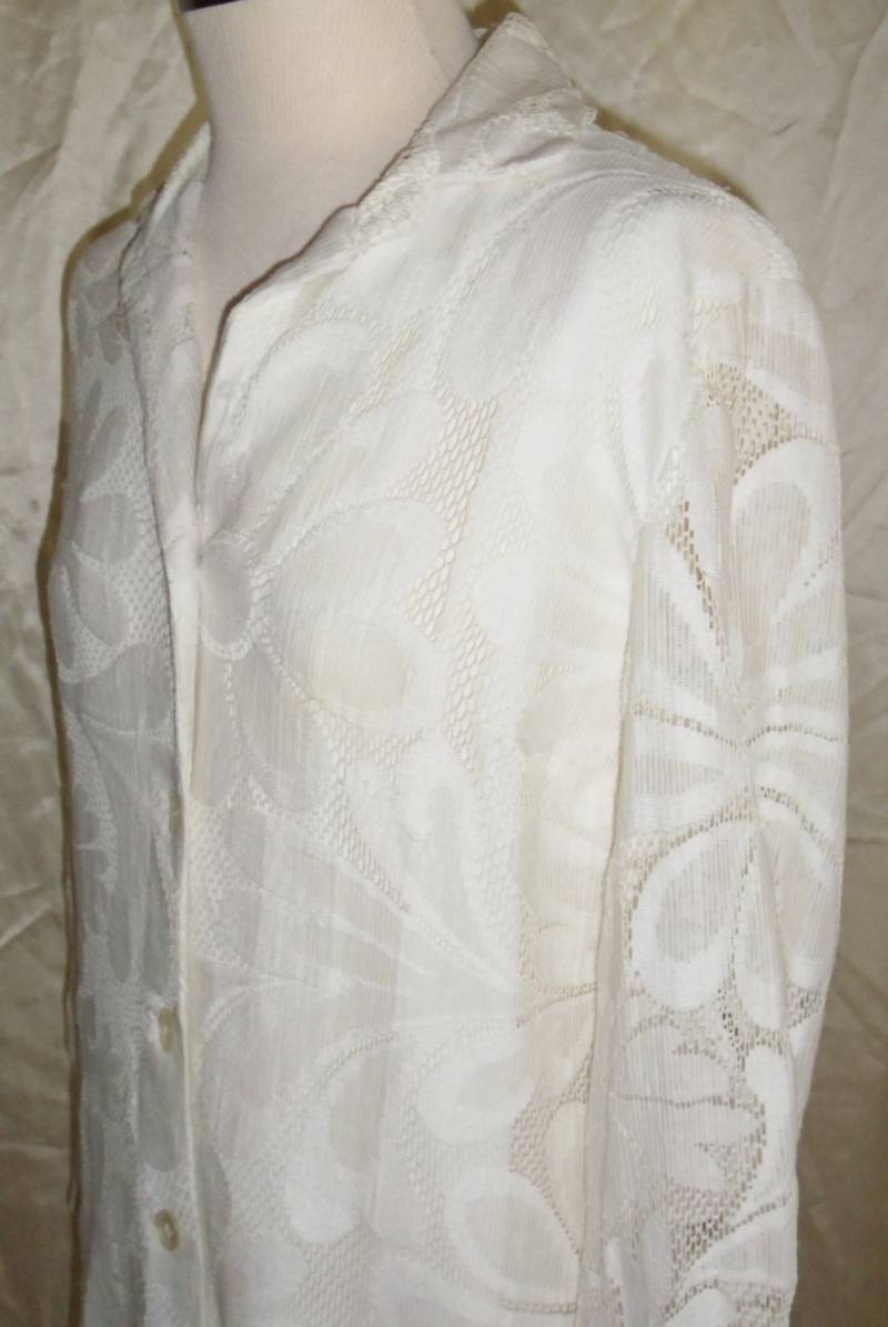 Vintage "Pava Design" 39In Lange Weiße Gänseblümchen Muster Über Shirt Ca. Sz 14 von BooksShop