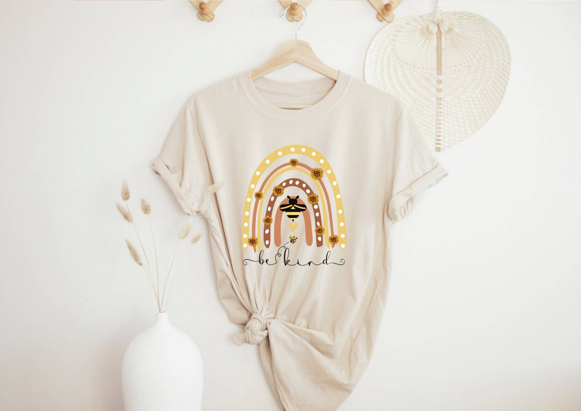 Bee Kind Rainbow Shirt - Fall Cottagecore Nature Botanical Fairycore Clothing Mystical Moon Clothes Bee Kind Rainbow Shirt - Fall Cottagecore Nature Botanical Fairycore Clothing Mystical Moon Clothes von BooksandBotany