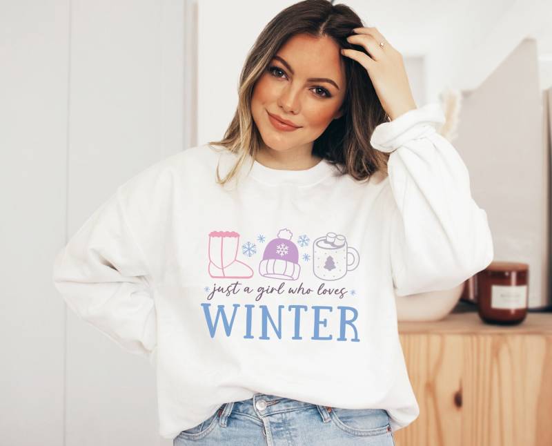 Christmas Sweater Just A Girl Who Loves Winter - Boho Clothing Outfit Cute Sweatshirt Cottagecore-style von wodieLIEBElebt