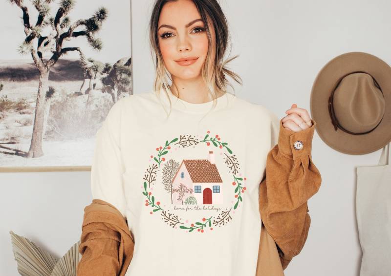 Christmas Tshirt - House Tree Winter Shirt Boho Clothing Motiv Cottagecorestyle von wodieLIEBElebt
