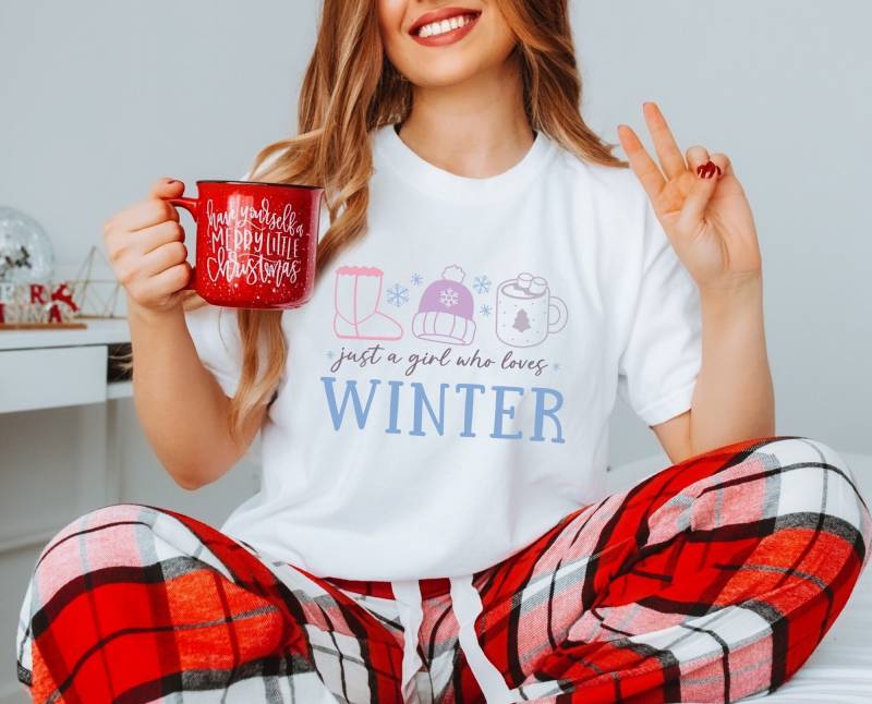 Christmas Tshirt Just A Girl Who Loves Winter Tree - Wintershirt Boho Clothing Wintermotiv Cottagecorestyle Christmasshirt von wodieLIEBElebt