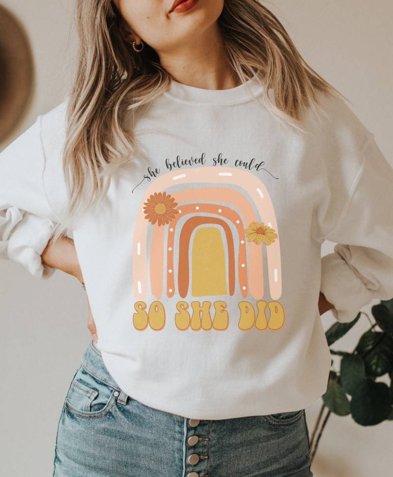 Girl Power Pullover - She Believed She Could Sweater Boho Kleidung Inspirational Clothing Motivational Sweatshirt Cottagecore-style von BooksandBotany