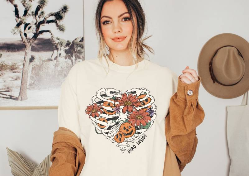 Halloween Tshirt Flower Skull - Schädel Shirt Boho Kleidung Skelett Herbstmotiv Cottagecore-style Herbst von wodieLIEBElebt