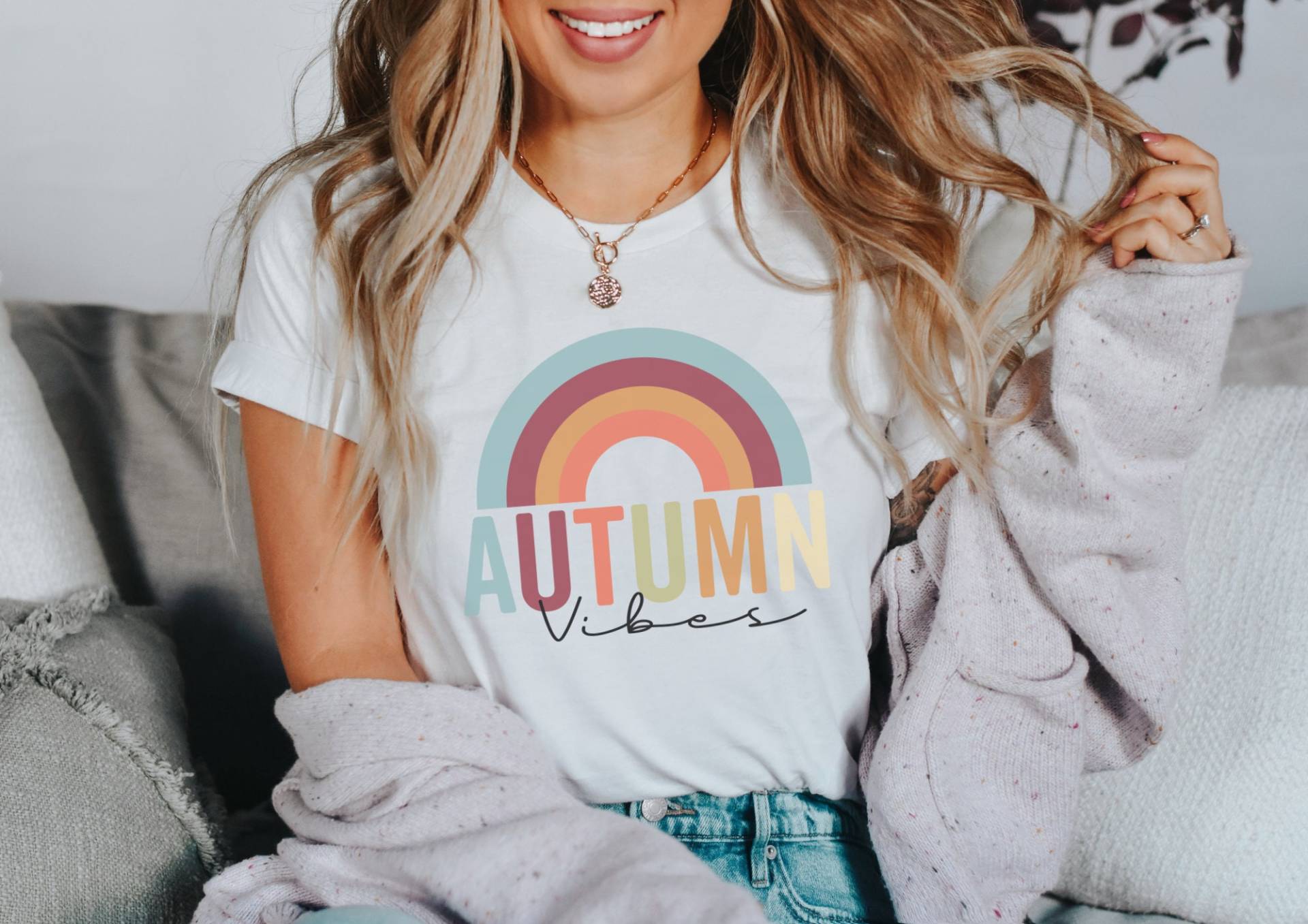 Herbst Tshirt Autumn Rainbow - Halloween Regenbogen Shirt Boho Kleidung Herbstliches Herbstmotiv Cottagecore von BooksandBotany