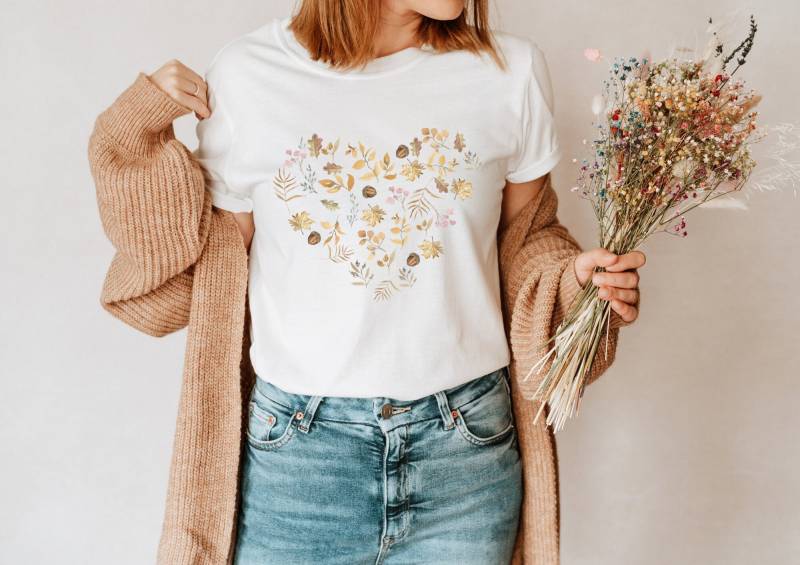 Herbst Tshirt Pastell Kürbisse Blätter Herz - Pumpkin Shirt Boho Kleidung Herbstmotiv Cottagecore-style von wodieLIEBElebt