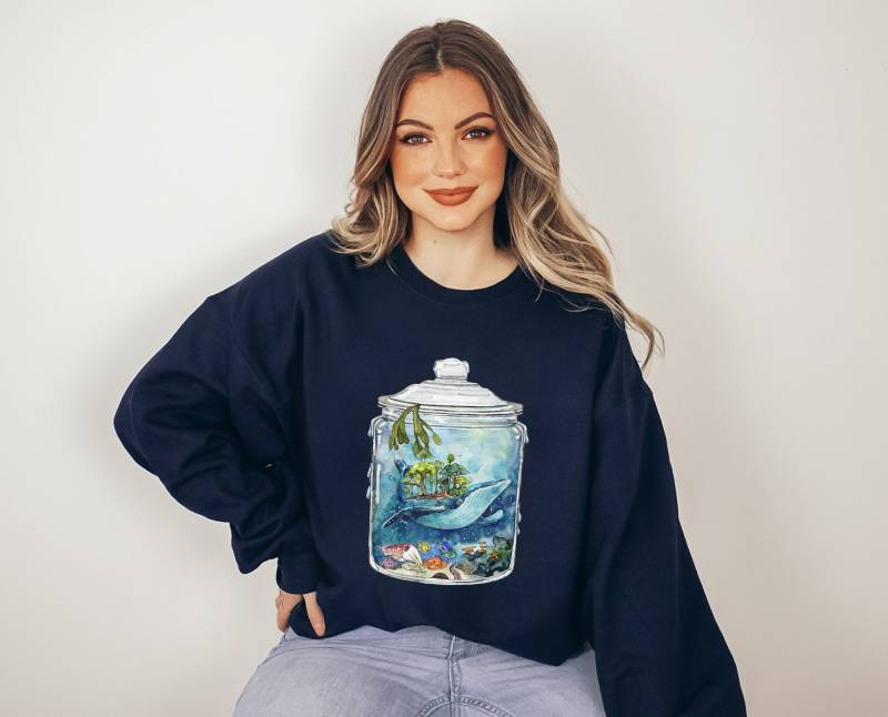 Pullover Wal Meerestiere - Reise Sweater Träumen Aminal Travel Jar Boho Kleidung Modern Sweatshirt Cottagecore-style von BooksandBotany