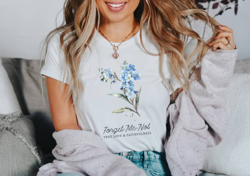 Shirt Vergissmeinnicht - Wildflower Summer Cottagecore Nature Botanical Fairycore Clothing Mystical Moon Clothes von BooksandBotany