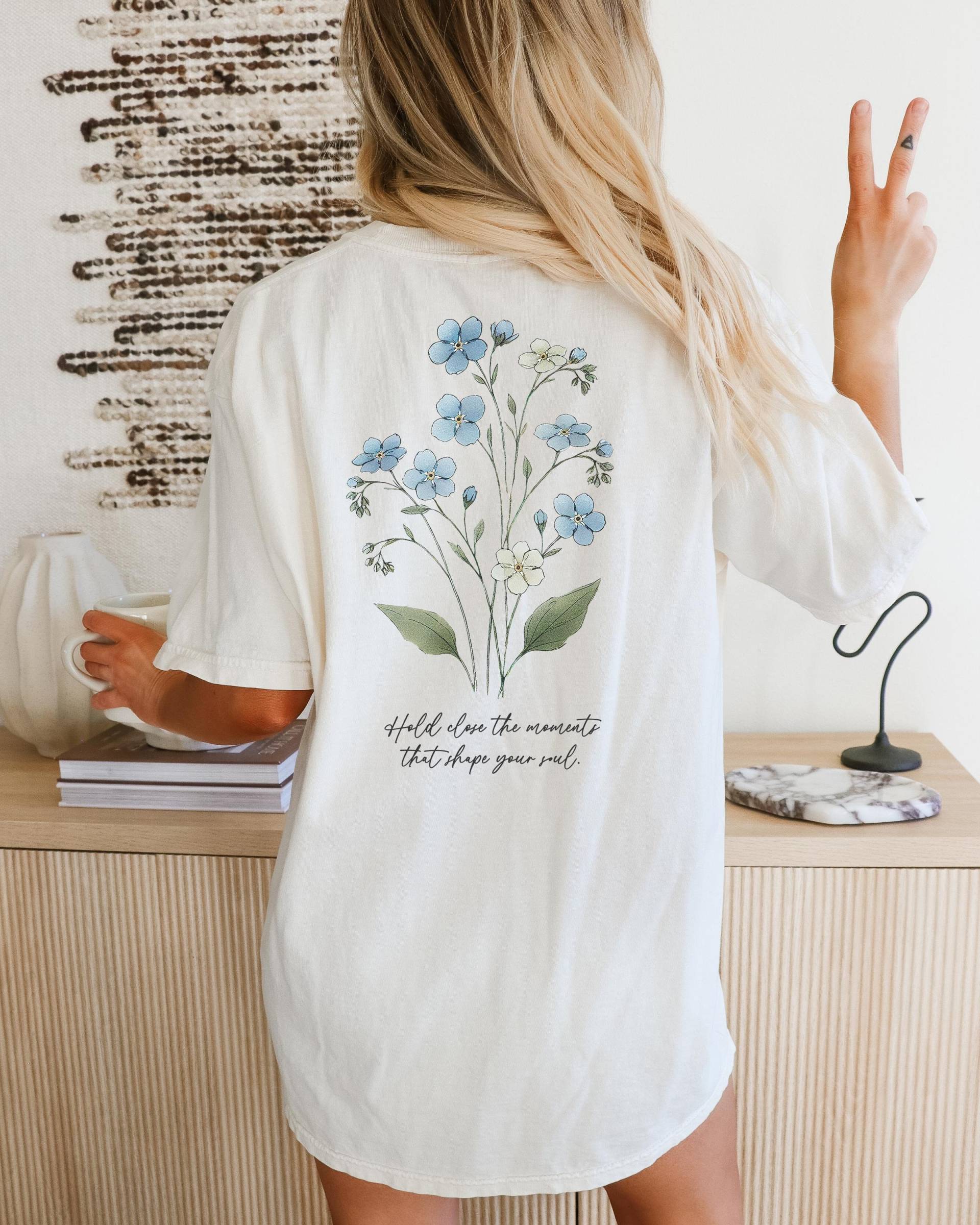 Shirt Wildblumen Back Print Vergissmeinnicht - Wildflower Sprint Summer Cottagecore Nature Botanical Fairycore Shirt Wildblumen Back Print Vergissmeinnicht - Wildflower Sprint Summer Cottagecore Nature Botanical Fairycore von BooksandBotany