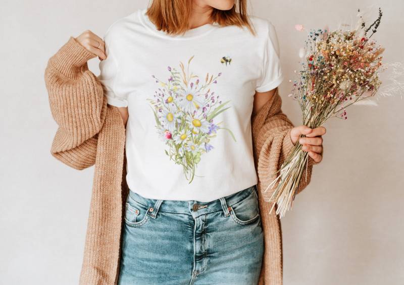 Summer Flower Shirt - Spring Cottagecore Nature Botanical Fairycore Clothing Mystical Moon Clothes von BooksandBotany