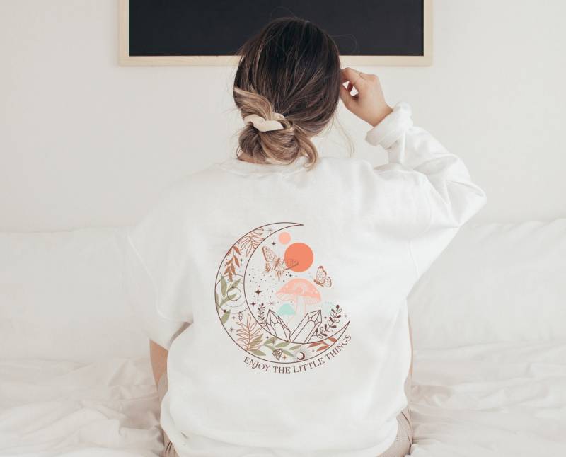 Sweater Moon Butterfly Inspiration - Womenpower Boho Clothing Inspirational Good Vibes Sweatshirt Cottagecore-style von BooksandBotany