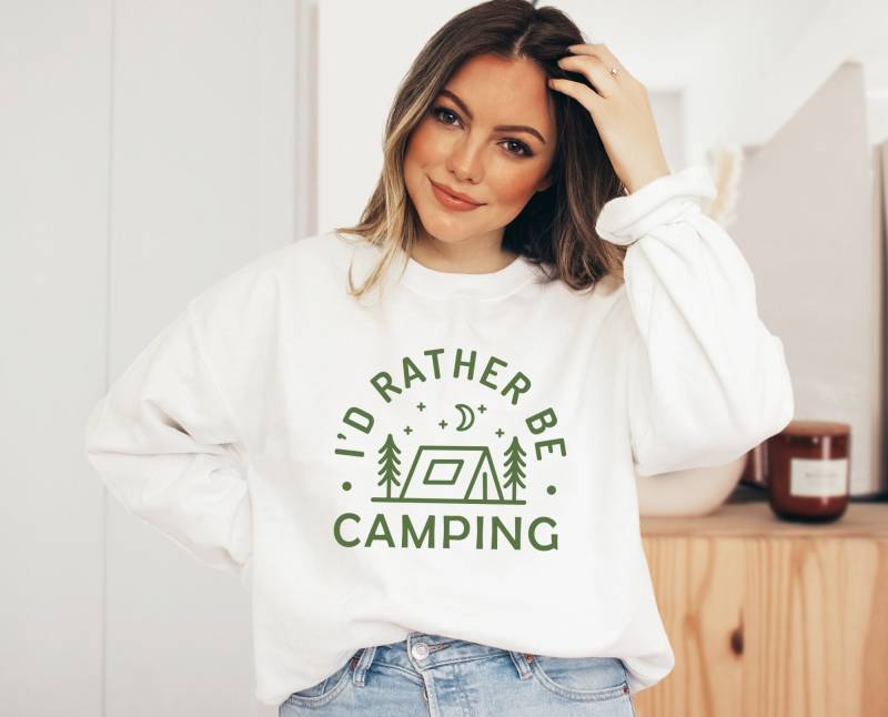 Sweatshirt Camping Live - Adventure Clothes Wandern Pullover Boho Kleidung Reisegeschenk Cottagecore/Herbst Sweater von BooksandBotany