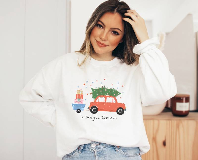 Weihnachten Pullover - Christmas Car Tree Sweater Boho Kleidung Clothing Cute Sweatshirt Cottagecore-style von BooksandBotany