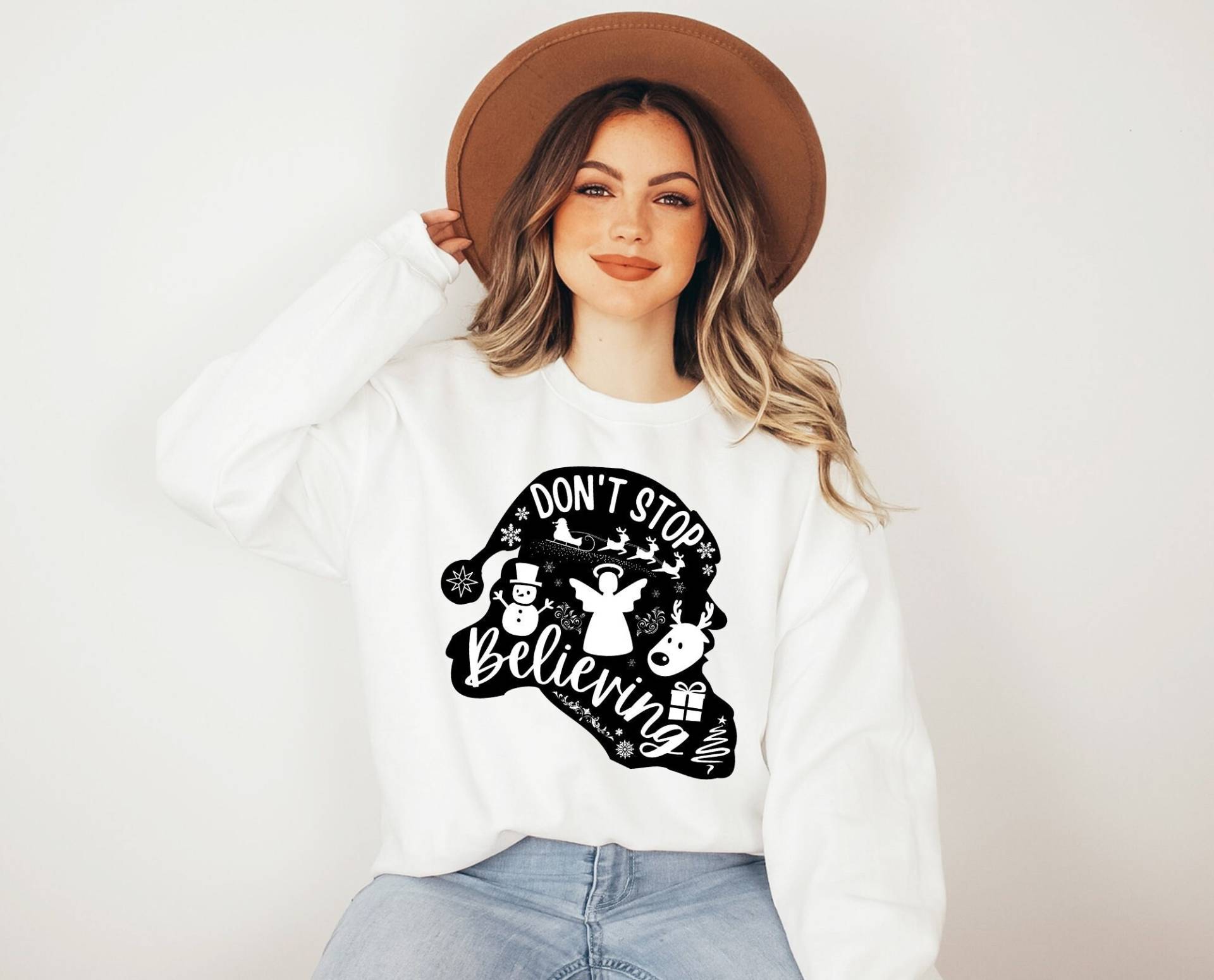 Weihnachten Pullover - Don't Stop Believing Sweater Boho Kleidung Christmas Clothing Motivational Sweatshirt Cottagecore-Style Weihnachten Pullover - Don't Stop Believing Sweater Boho Kleidung Christmas Clothing Motivational Sweatshirt Cottagecore-Style von BooksandBotany