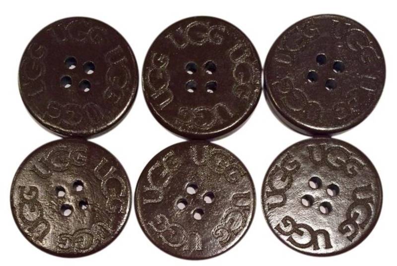 Sechs Ugg Ersatzbuttons Schoko Dunkelbraun Cabochon 3 cm. Erwachsene Holzstiefel Ugh Uggs Spare Extra Sechs Ugg Ersatzbuttons Schoko Dunkelbraun Cabochon 3 cm. Erwachsene Holzstiefel Ugh Uggs Spare Extra von BoomersBargains