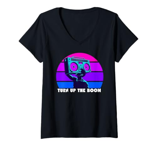 Damen Retro 80er Jahre Boombox Turn Up The Boon Retro Musik Kassette T-Shirt mit V-Ausschnitt Damen Retro 80er Jahre Boombox Turn Up The Boon Retro Musik Kassette T-Shirt mit V-Ausschnitt von BoominG BoomBox Life