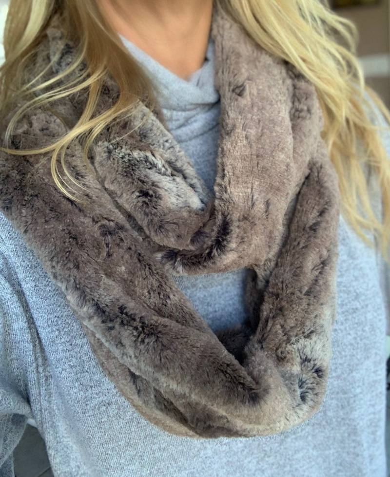 Berg Fuchs Kunstpelz Infinity Schal Luxe Cuddle Minky Cowl von BootTiaras