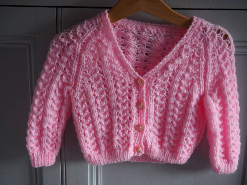 Handgestrickte Rosa Baby Strickjacke, Taufgeschenk | 6-12 M von Bootilicious