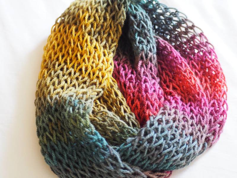 Leichter Gestrickter Infinity-Schal Wollmischung Dropped Stitch Cowl von Bootilicious