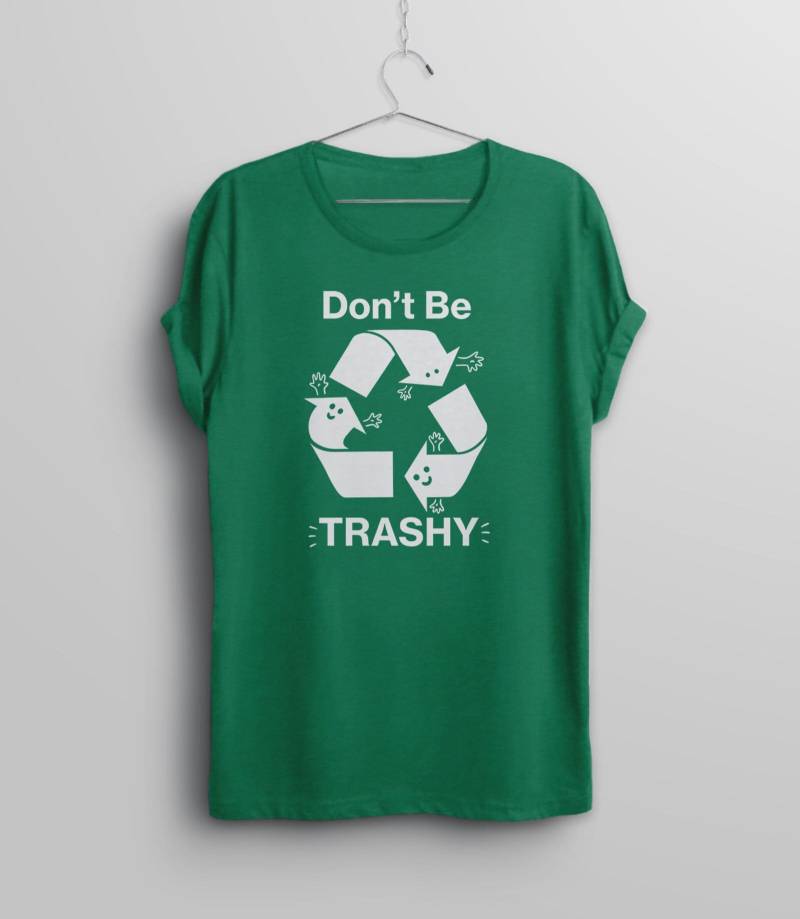 Don't Be Trashy T-Shirt Recycling-Grafik-T-Shirt, Bootstees Lustiges Earth Day Shirt von BootsTees