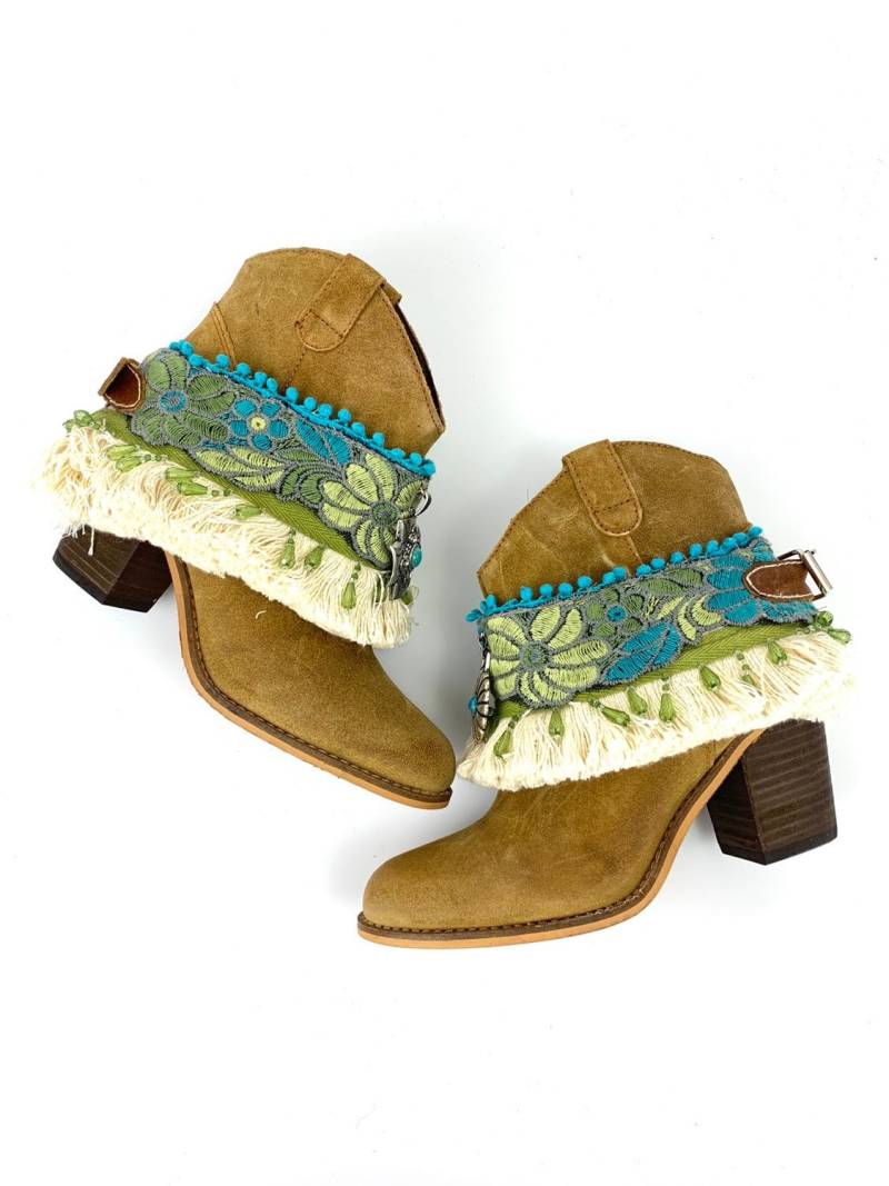 Verstellbare Stiefelmanschetten Western-Schuhstiefel-Schmuck Verstellbare Stiefelmanschetten Western-Schuhstiefel-Schmuck von Bootsologie