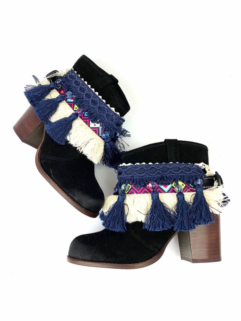 Stiefelmanschetten Mit Quasten Verstellbarer Western Stiefeletten Schmuck Stiefelmanschetten Mit Quasten Verstellbarer Western Stiefeletten Schmuck von Bootsologie