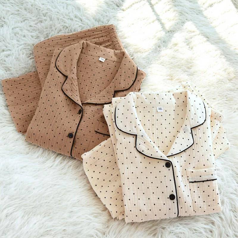 Pijama Acogedor De Algodón Mit Monden Für Frau Spitze Aus Haus Sanft Böden in Marrón Und Beige. Regalo Navidad 2025 von BorealiaStudio