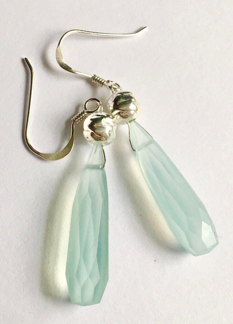 Blaue Chalcedon Tropfen Ohrringe von BorealisJewellery