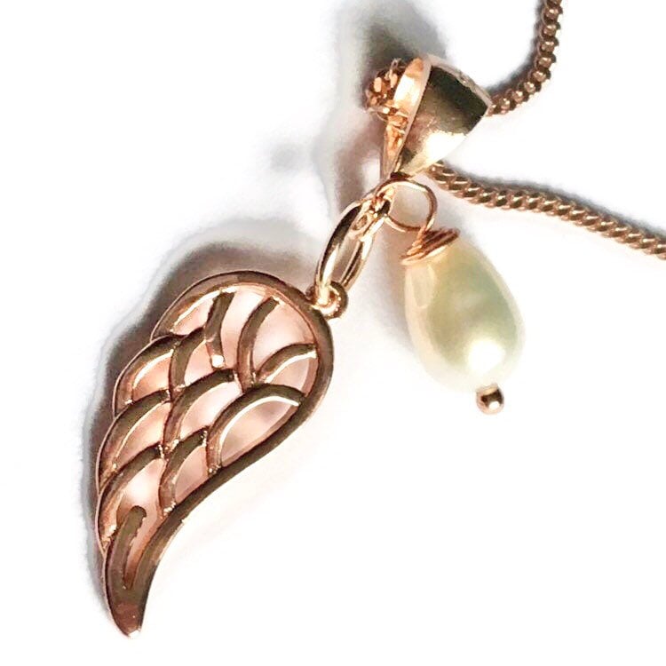 Engelflügel Und Perlenanhänger von BorealisJewellery