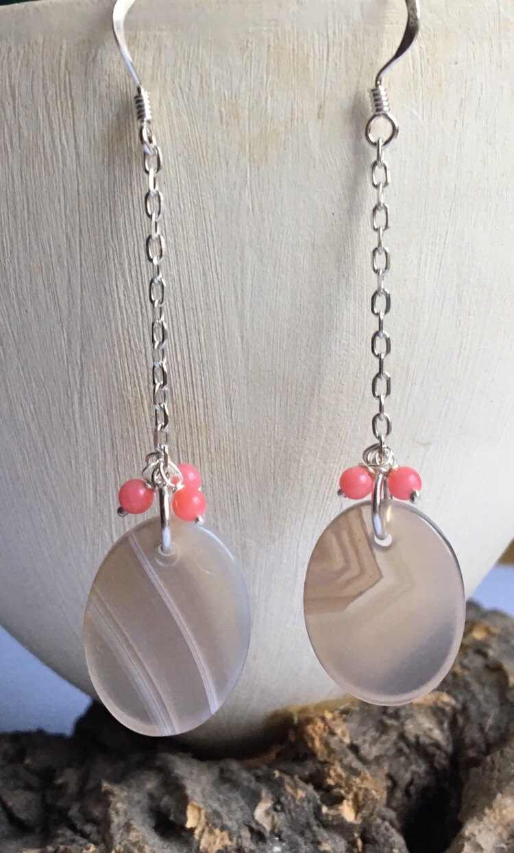Graue Achat Und Koralle Ohrringe von BorealisJewellery