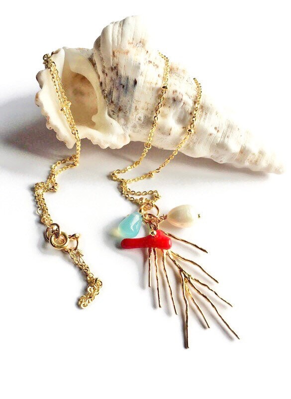 Koralle Und Perlen Anhänger von BorealisJewellery