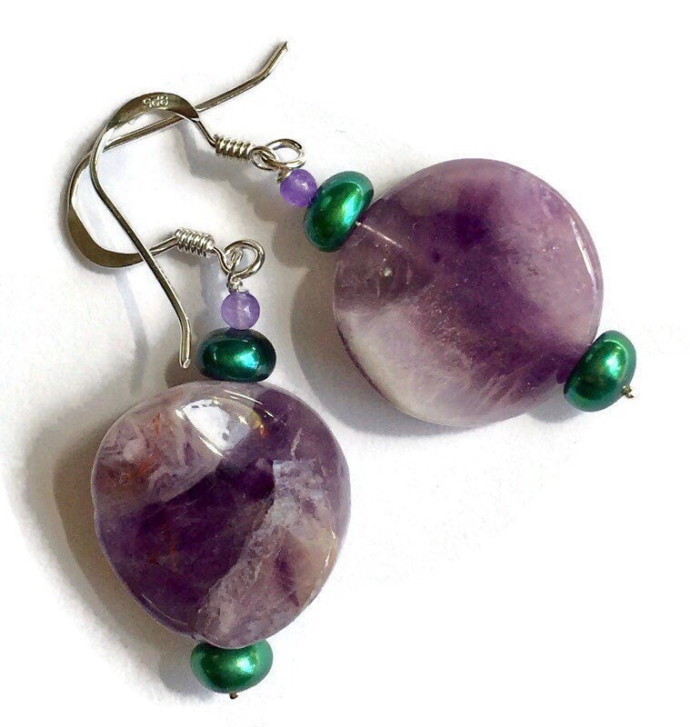 Kurvige Amethyst Und Perlen Ohrringe von BorealisJewellery