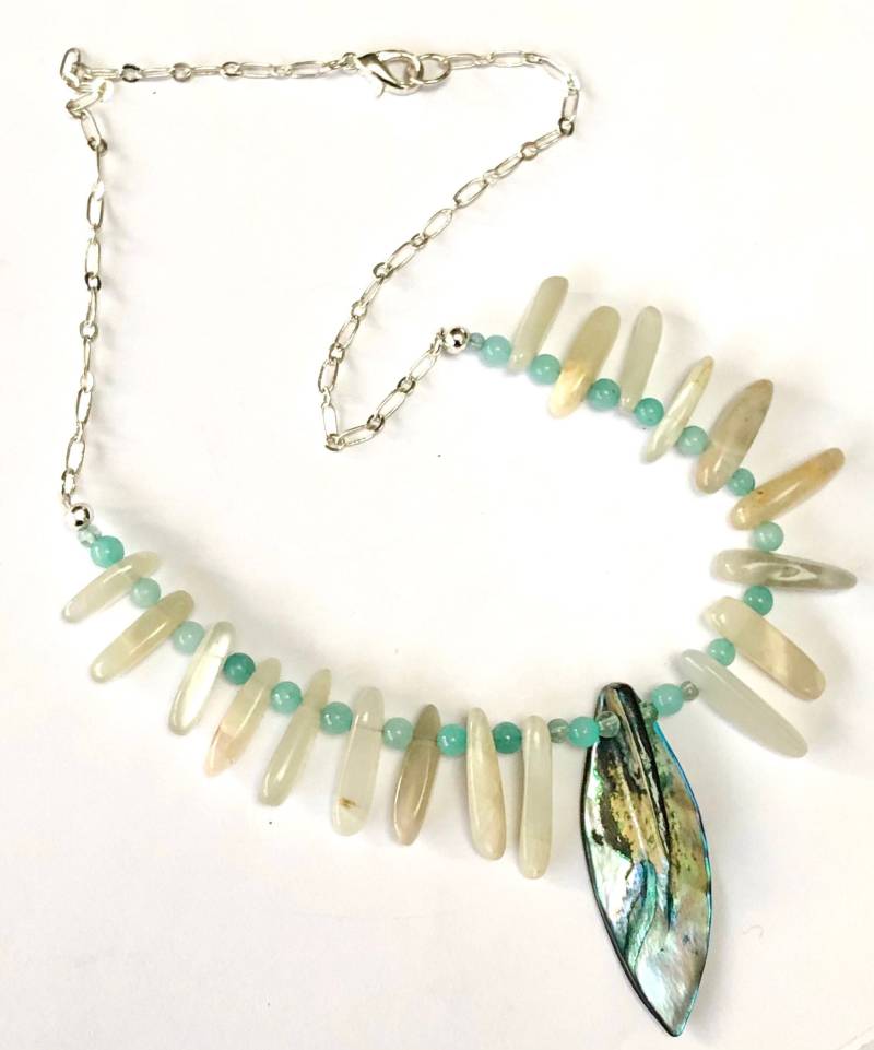 Mondstein Und Perlmutt Collier von BorealisJewellery