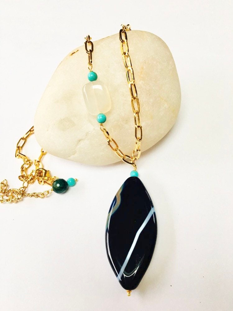 Navy Blauer Achat Anhänger von BorealisJewellery