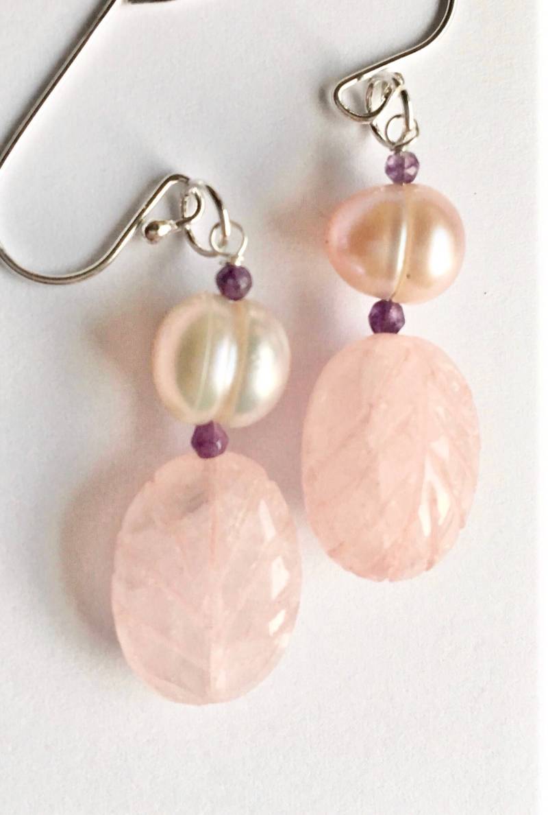 Rosenquarz Blatt Ohrringe von BorealisJewellery