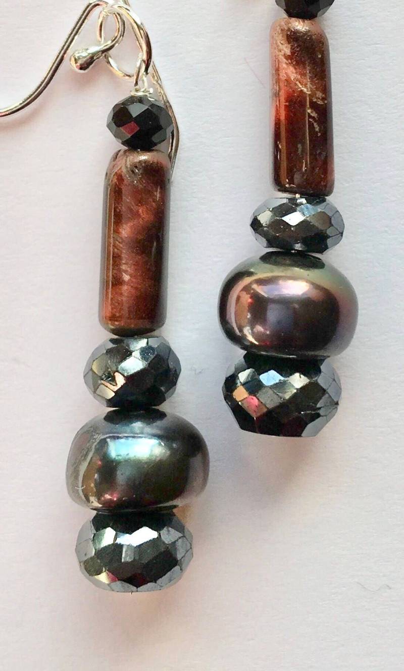 Schwarze Perle Und Rote Tigerauge Ohrringe von BorealisJewellery