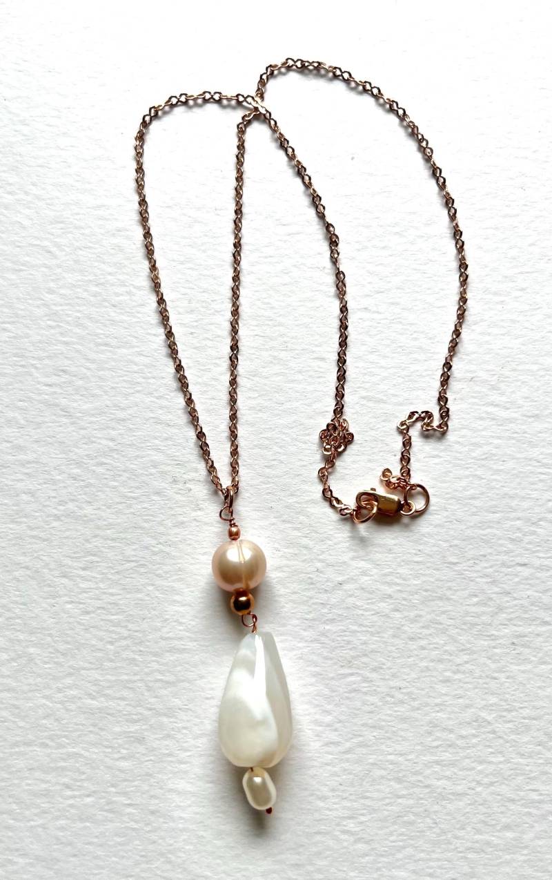 Weiß - Und Roségoldanhänger von BorealisJewellery