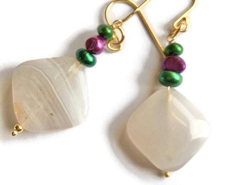 Weißer Achat Wahlrecht Ohrringe von BorealisJewellery