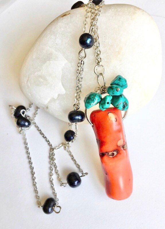 statement Koralle Anhänger An Schwarzer Perlenkette von BorealisJewellery