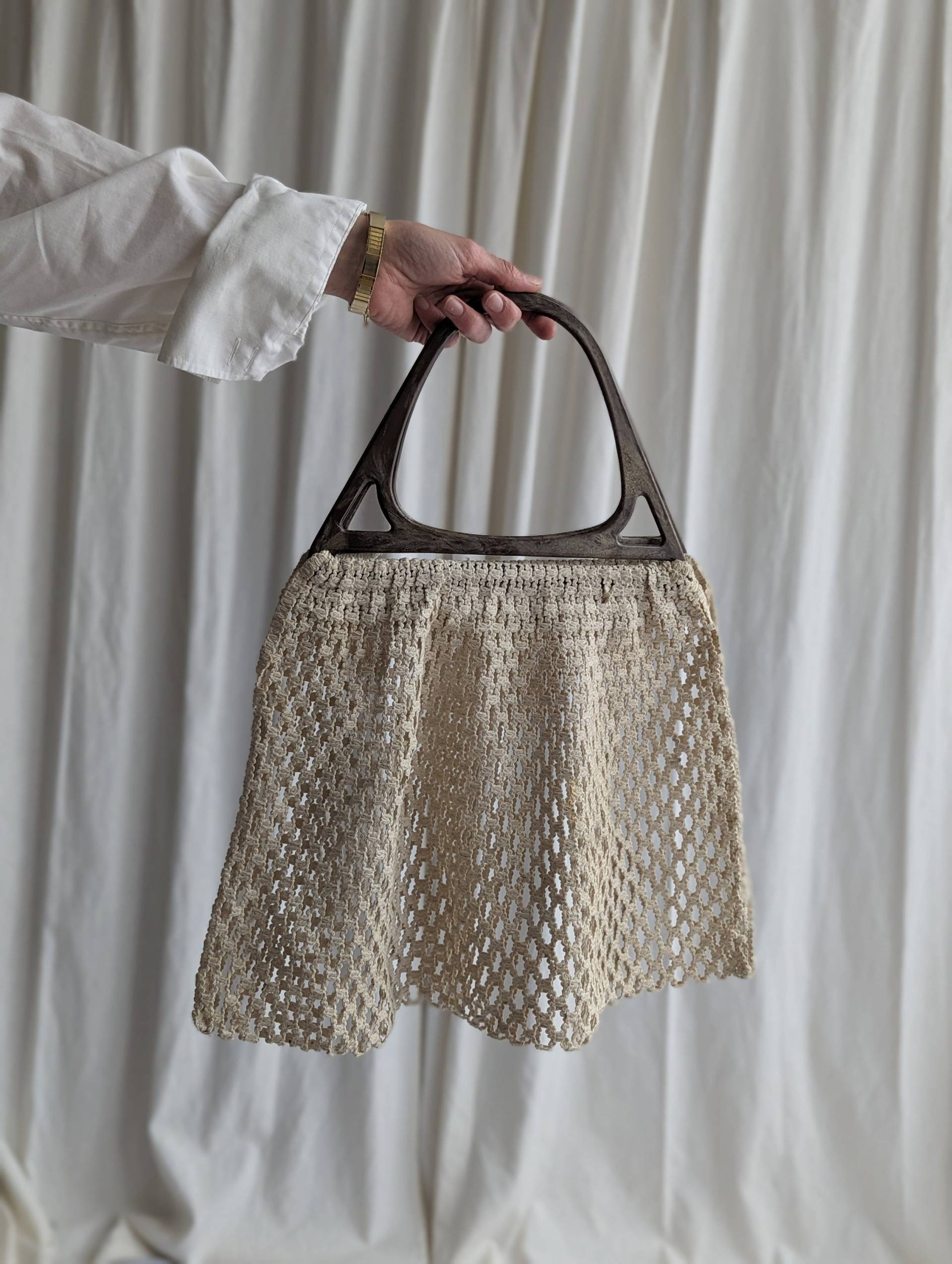 Vintage 80Er Jahre Beige Gehäkelte Handtasche Mit Top Griff von Boretrolondon