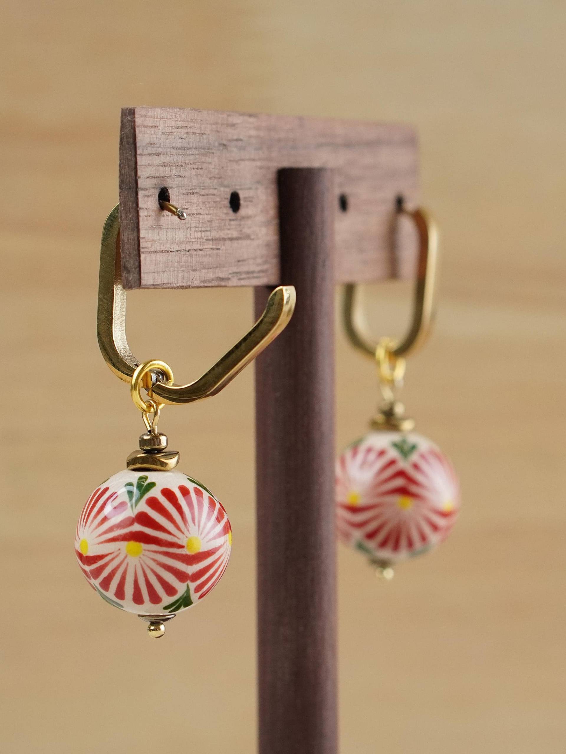 Bezaubernde Rote Florale Keramik Ohrringe, Boho Baumeln Tropfen Vintage Style Boriychuk Schmuck, Ball Geschenk Für Schwester von BoriychukJewelry