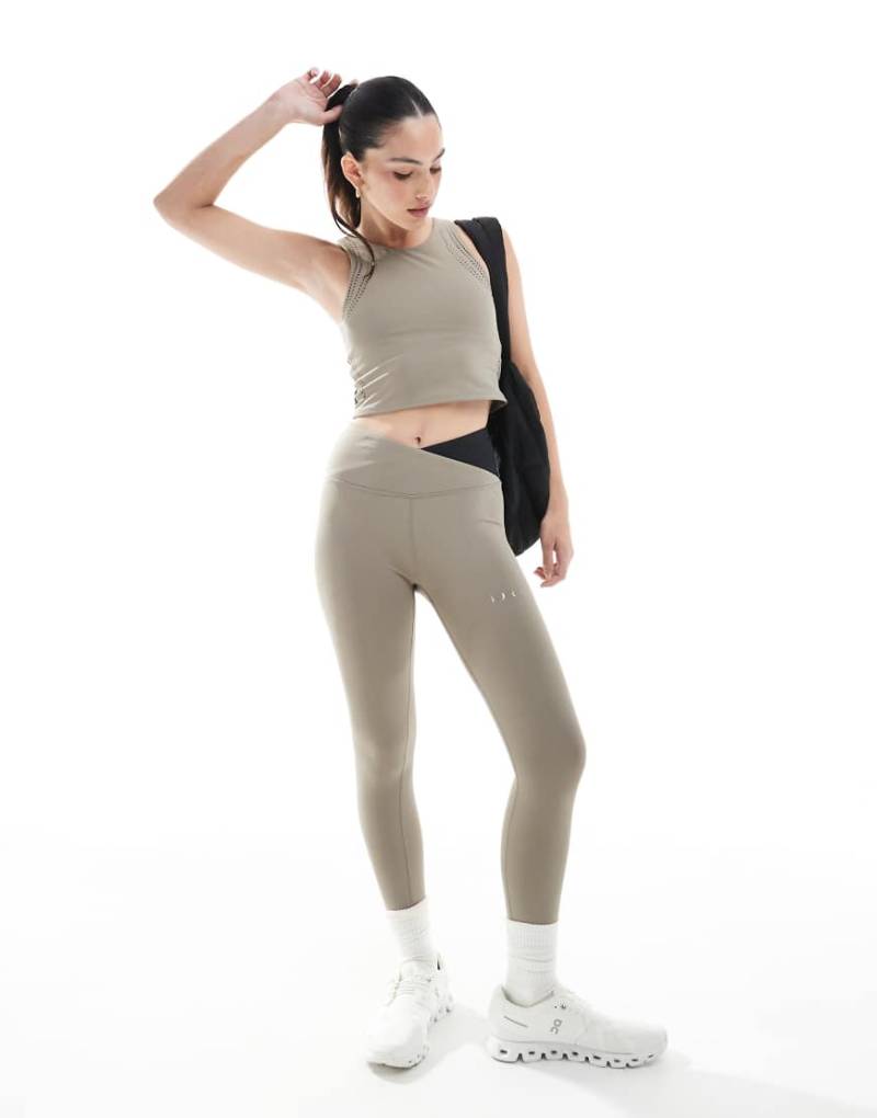 Born Living Yoga - Cleo - Capri-Leggings in Pilzbraun/Schwarz-Bunt Born Living Yoga - Cleo - Capri-Leggings in Pilzbraun/Schwarz-Bunt von Born Living Yoga