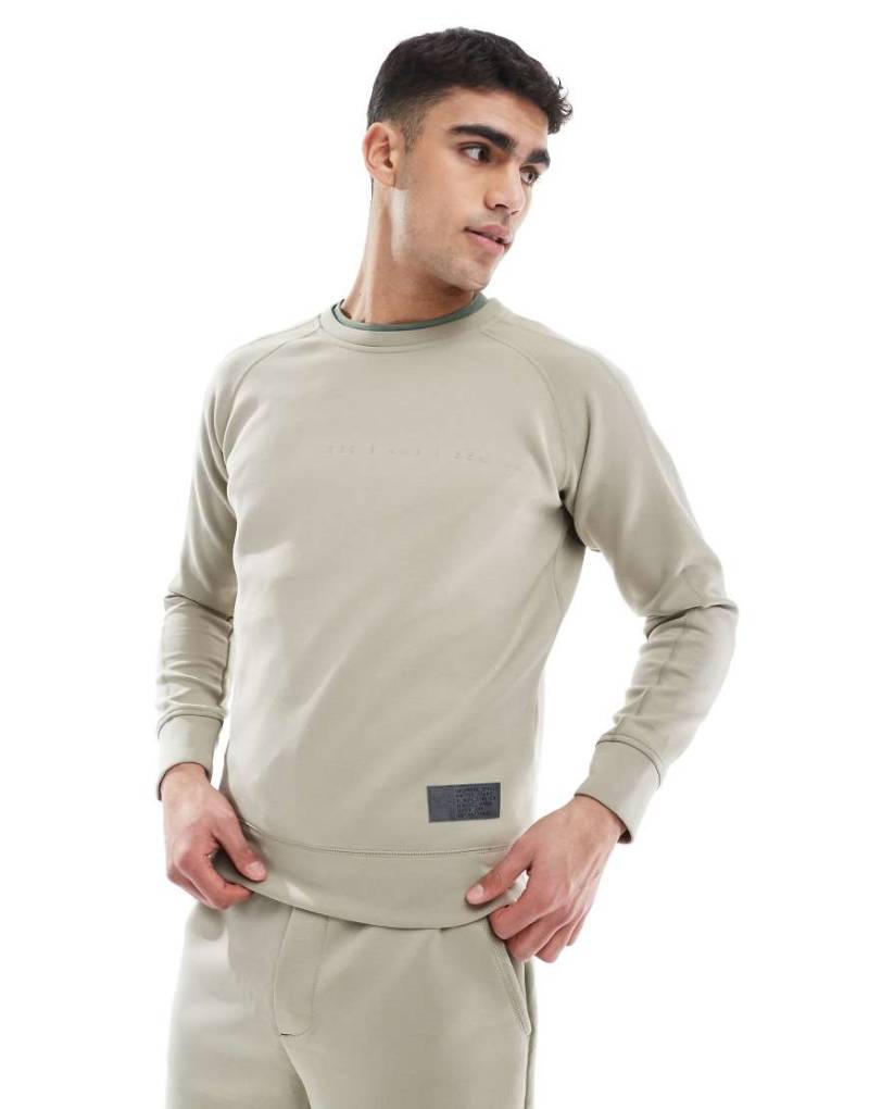 Born Living Yoga - Hughes - Sweatshirt in der Farbe River Stone-Neutral von Born Living Yoga