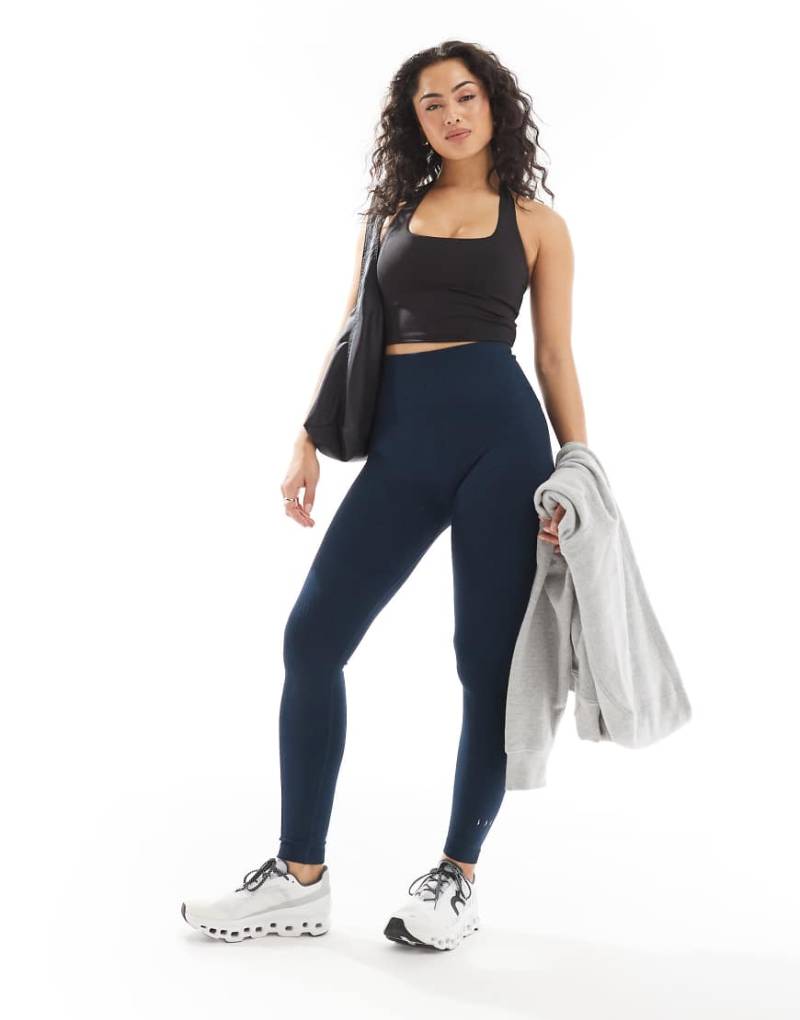 Born Living Yoga - Kamay - Nahtlose Leggings in Segelblau-Marineblau Born Living Yoga - Kamay - Nahtlose Leggings in Segelblau-Marineblau von Born Living Yoga