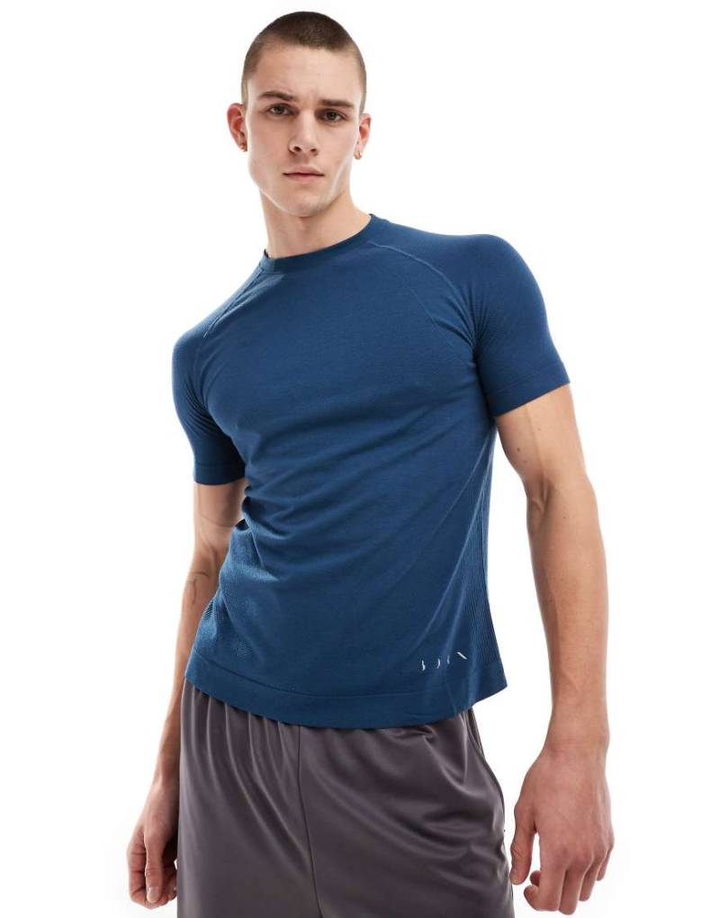 Born Living Yoga - Otawa - T-Shirt in Dunkelblau mit reflektierenden Elementen von Born Living Yoga