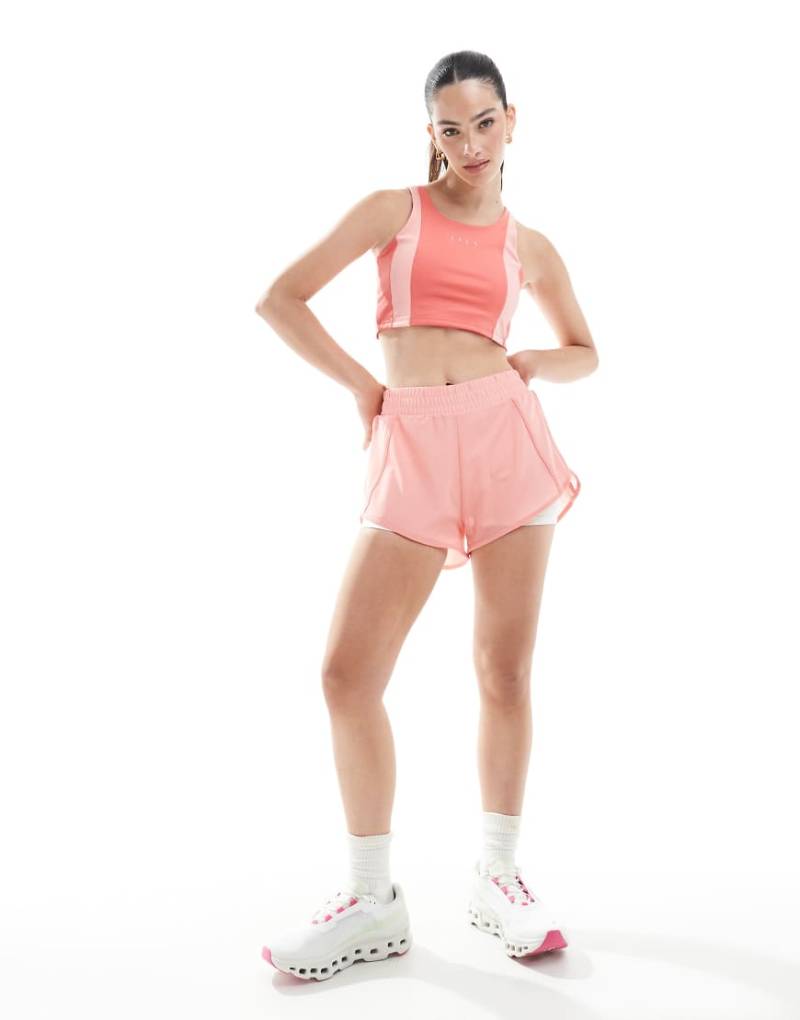 Born Living Yoga - Padma 2.0 - Shorts in den Farben Erdbeereis/weiße Kreide-Bunt von Born Living Yoga