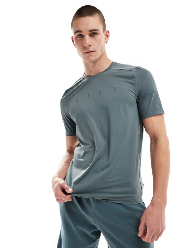 Born Living Yoga - Volta - T-Shirt in Grau mit Logo vorne von Born Living Yoga